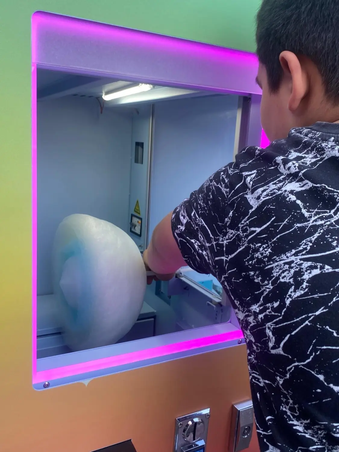 Kinder genießen Zuckerwatte von Pasquale Granauro, Gaetano Collerone, Andreas Köhln