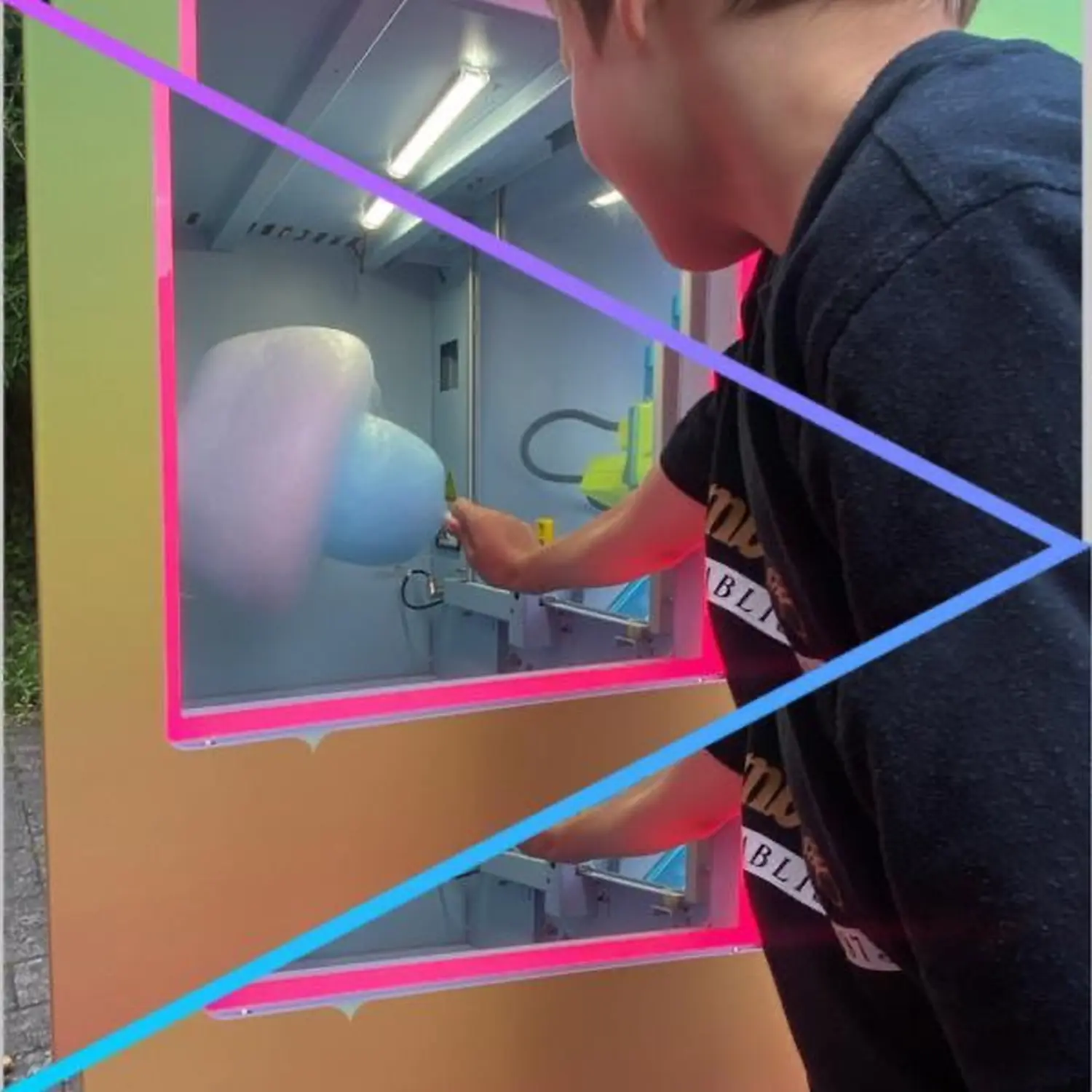 Kinder genießen Zuckerwatte von Pasquale Granauro, Gaetano Collerone, Andreas Köhln